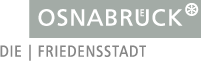 Graues Logo der Friedensstadt Osnabrück in weisser Schrift mit Rad