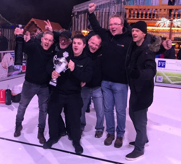 Eisstock-Schießen auf dem Ledenhof OSB Gewinner Team.